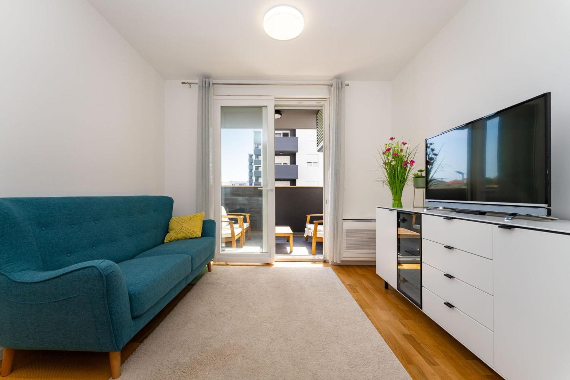 Flora & Dita With Free Parking Apartament